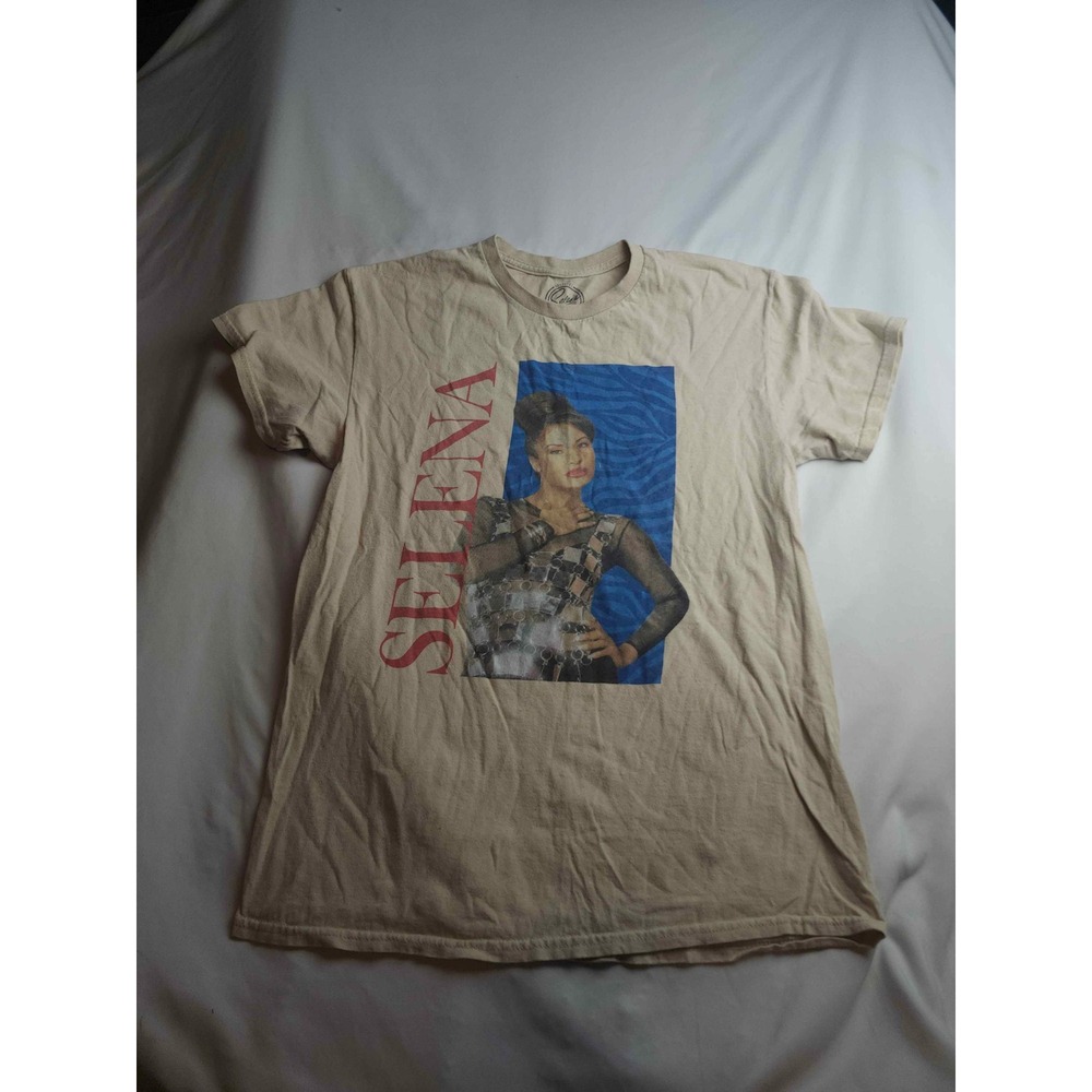 Official Selena Quintanilla Graphic T-Shirt Tan Beige Mens Medium Short Sleeve